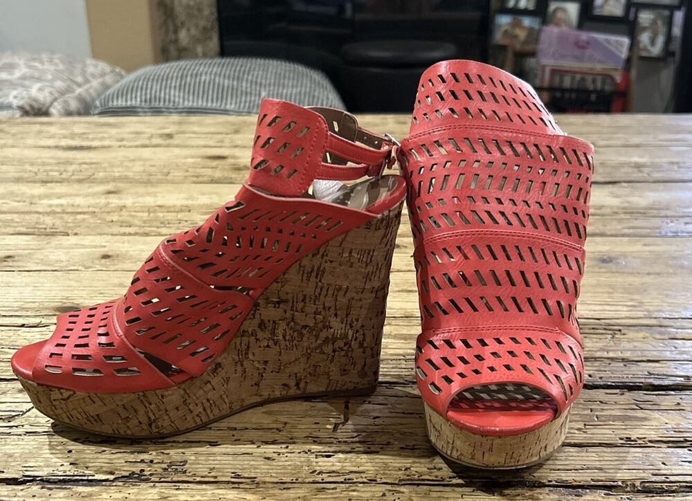 Charles By Charles David Women’s Size 8M Coral Wedge Sandal
